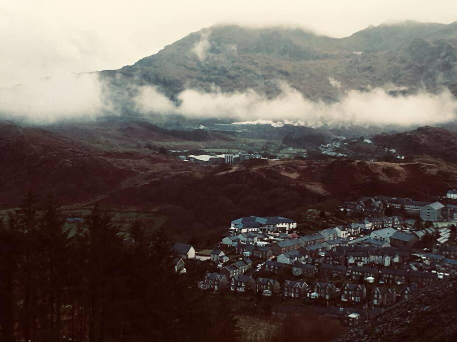 Cosy Terrace Cottage Built Into The Mountain Side. Blaenau Ffestiniog Exterior foto